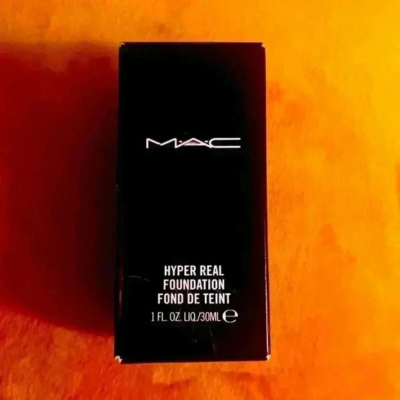 MAC Hyper real foundation 1fl oz - Picture 1 of 2